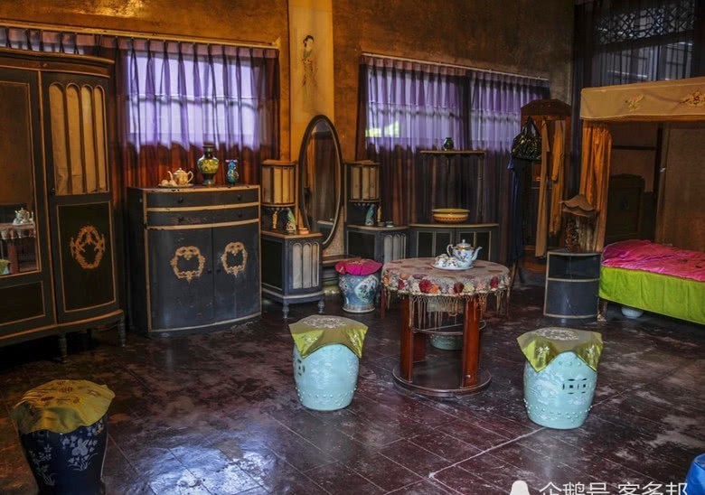 地主|大地主刘文彩的庄园:紫檀木座椅为洪秀全遗物,图8为贴金大龙床