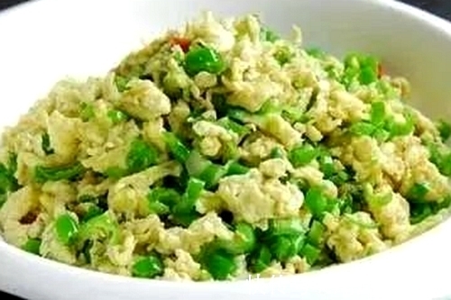 彩椒|好吃不长肉的下饭菜,炖的入味,炒的鲜香,再来一盘蘸酱,完美!