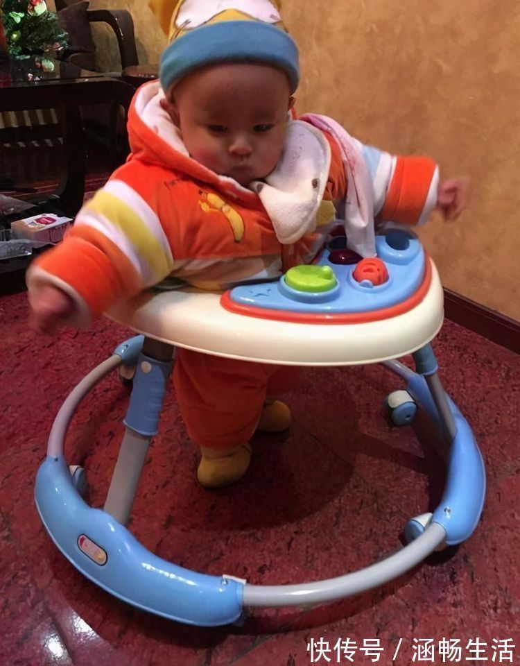 脊柱|家长的3种行为,影响宝宝脊柱发育,长大可能“矮”人一截