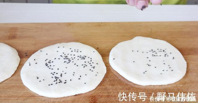 外婆30年的烙饼诀窍，全程详细教你，烙出的饼柔润不发硬，超好吃