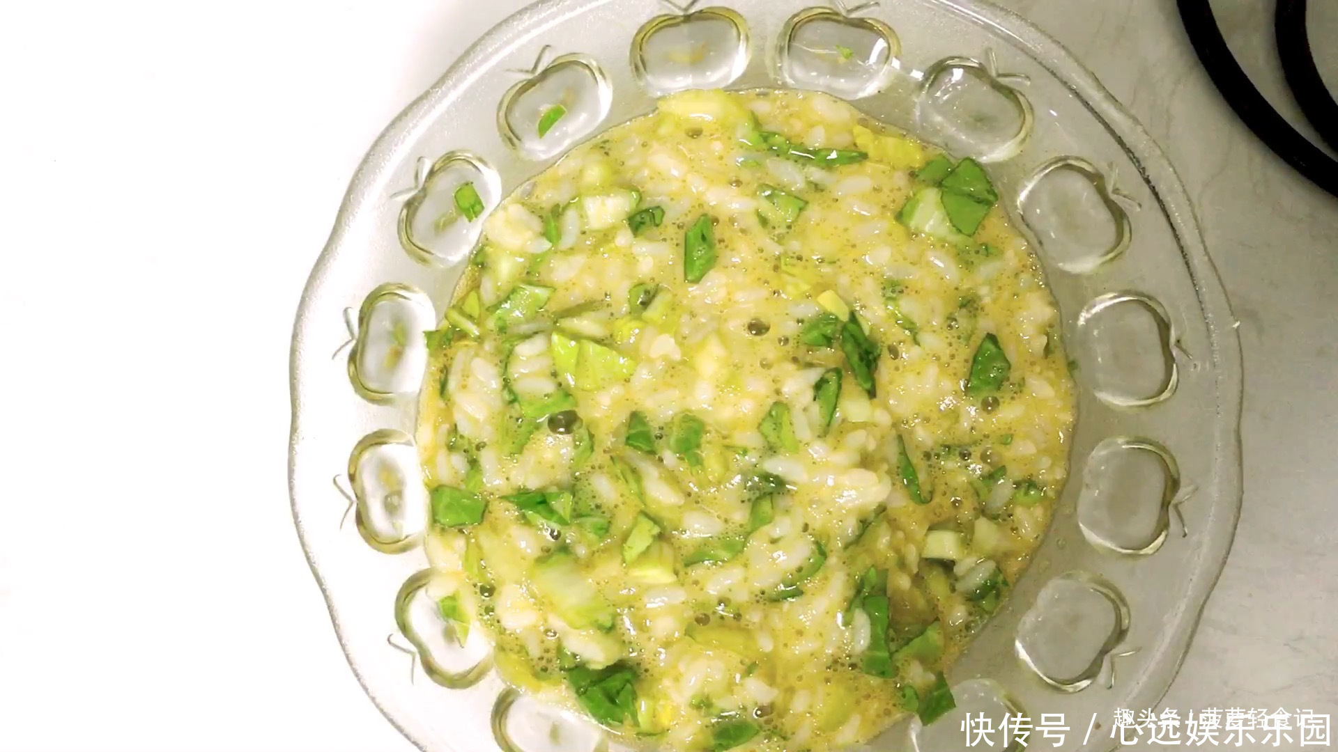 火腿肠片|不想吃炒饭,剩米饭华丽变身,孩子可喜欢吃了,美味还不浪费
