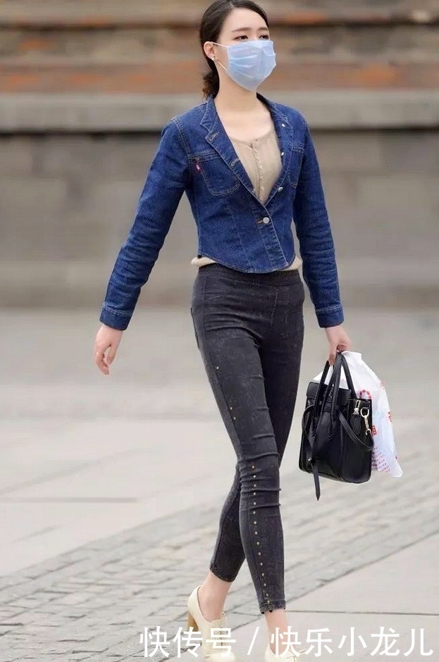 搭配|小姐姐搭配一双杏色小皮鞋,这腿真心长,满满的神秘感!