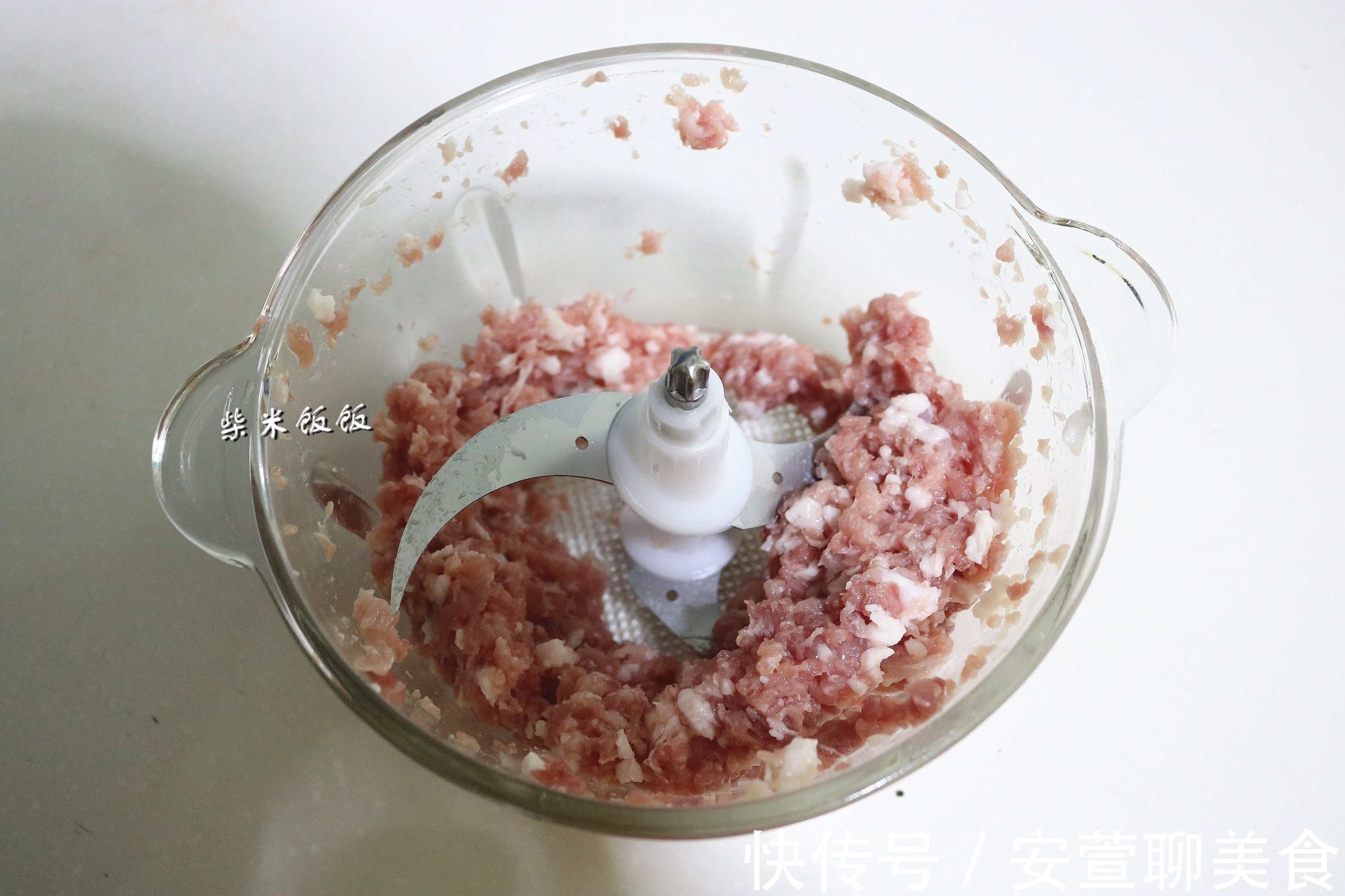 包子|做肉包子，我家就爱这个馅，4种食材搭配，一年四季吃不腻