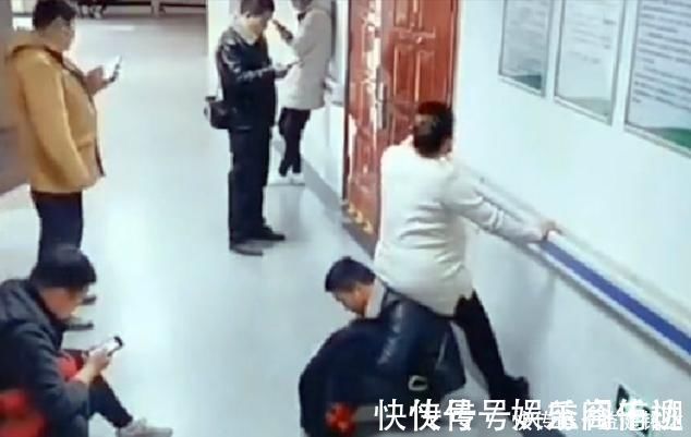 孕妈|“超贴心准爸”刷屏朋友圈,孕妈单独外出,准爸的一个举动太暖了