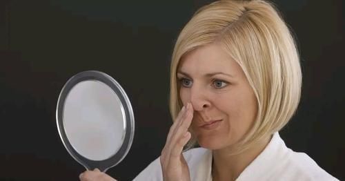 鼻子两侧的白色分泌物是什么东西?为何越挤越多?一起来了解一下