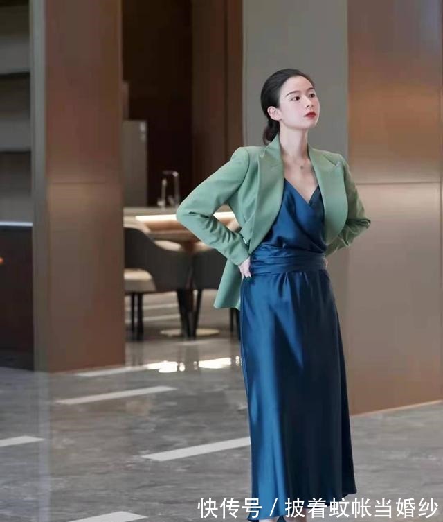 简约 职场女人如何穿的高级又显气质这五套搭配送你,每天穿得不重样!