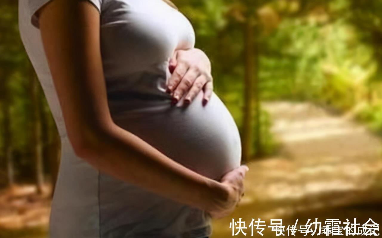 孕妈|孕妇一般几个月开始“显怀”？显怀时间的早晚，和这些因素有关系