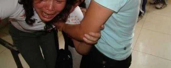 胡萝卜|10岁男孩口吐白沫,不治身亡,医生惋惜:孩子这个地方真的不能打