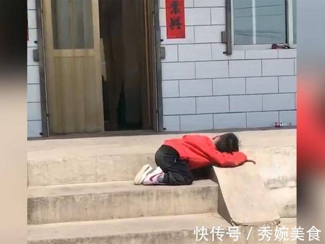 一只眼|自从去了奶奶家,瞧到儿子在院子里晒太阳的画风,妈妈笑喷了