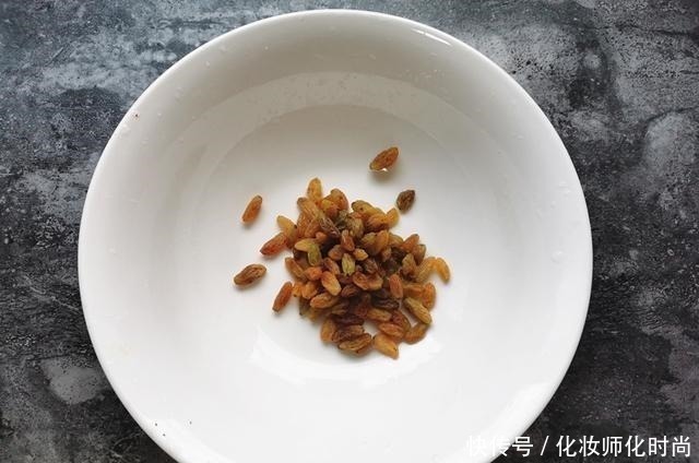女人不管多忙，都要做这甜品吃，香甜软糯简单易做，对女人特好