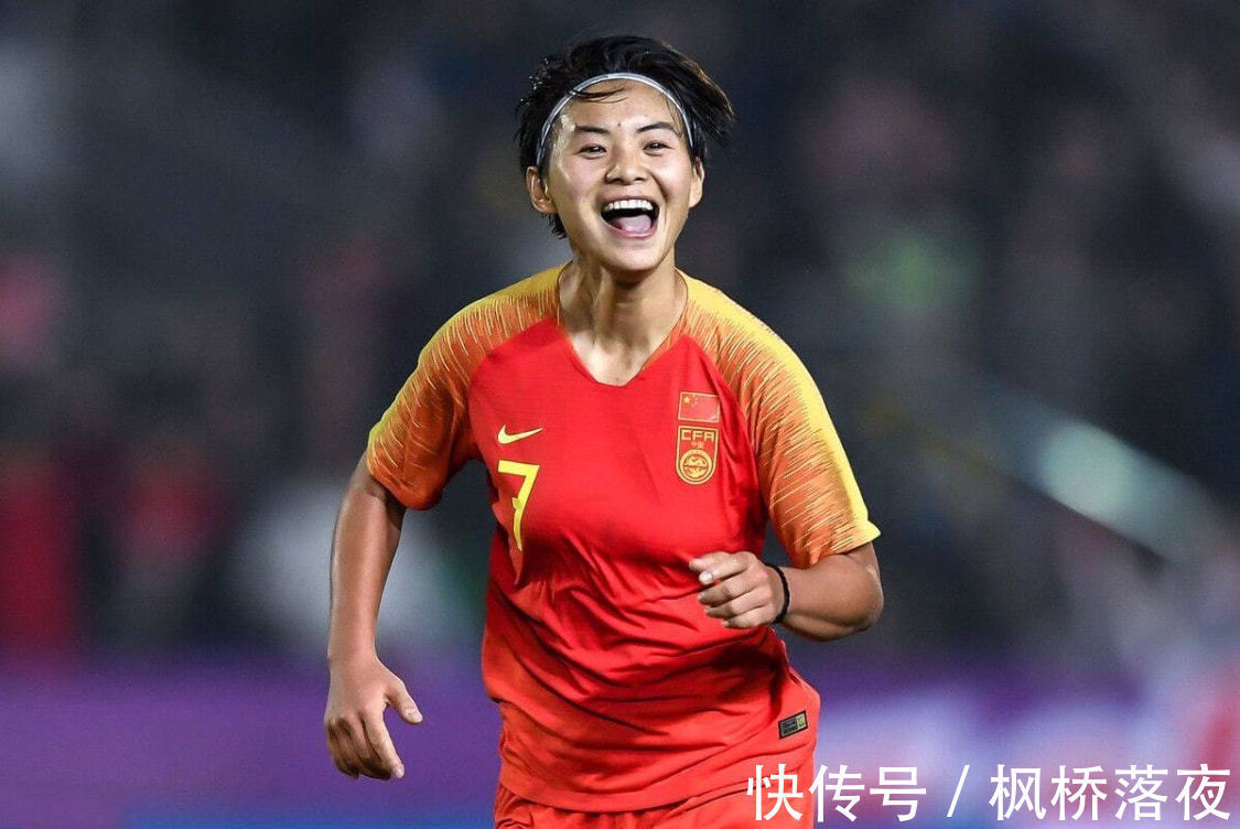 王霜|中国足球的新铁人诞生！骨裂仍坚持首发踢60分钟，女梅西成真汉子！