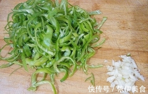 豆豉|别只会用虾皮做汤了，和它一起炒，比肉还香，鲜美下饭还能补钙