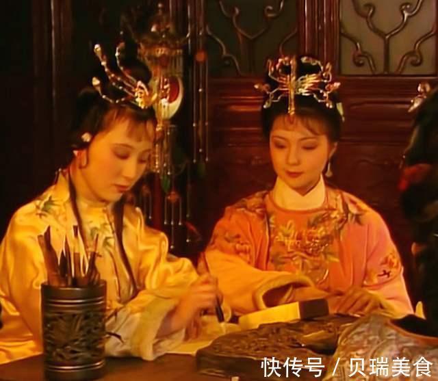 薛宝钗&林黛玉和贾宝玉一桌吃、一床睡，亲昵胜过夫妻，为至死清白如玉？