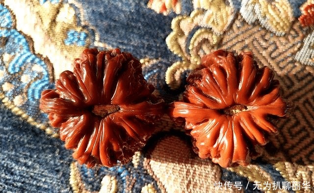 包浆|你还在相信大汗手盘核桃会发黑?其实此物才是核桃发黑的元凶