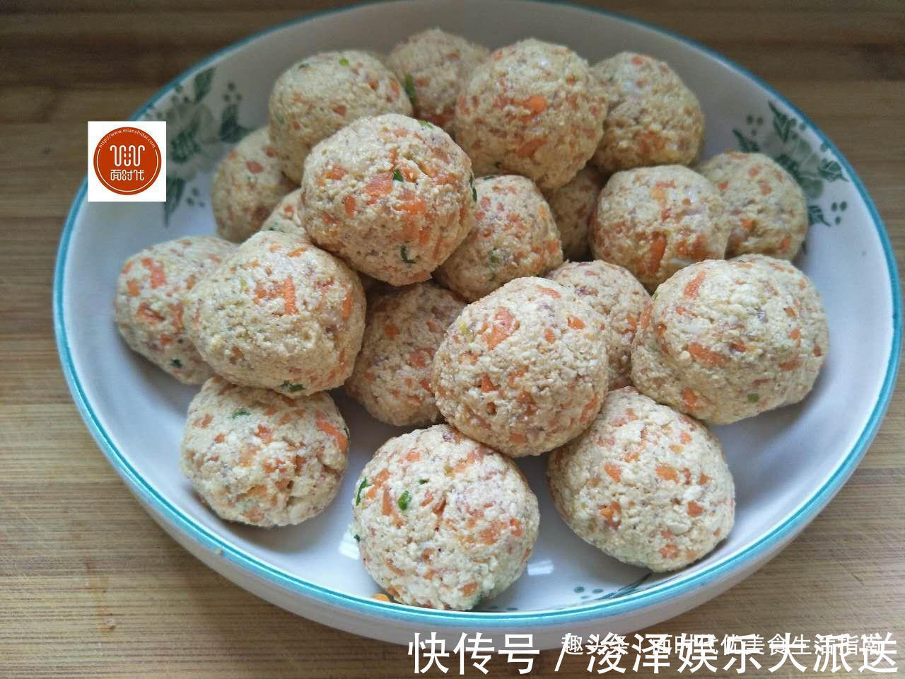 炸豆腐丸子|我炸的豆腐丸子香又嫩,怎么吃都不腻,边炸边吃,端上桌都快没了