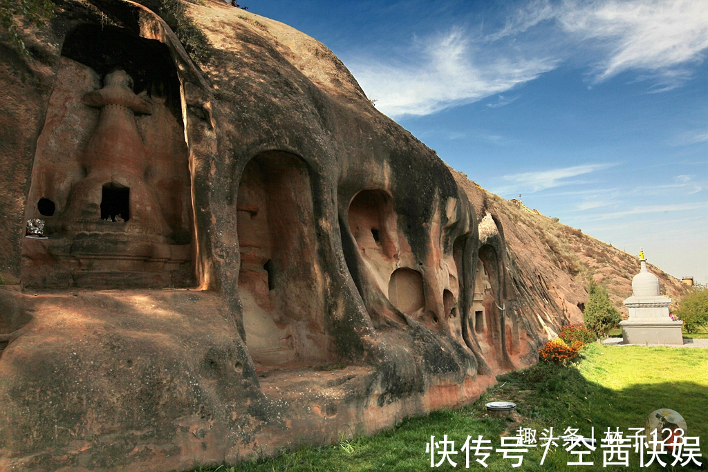 马蹄寺|拥有1600年历史的马蹄寺石窟群，爬过狭窄通道能上到最顶层石窟