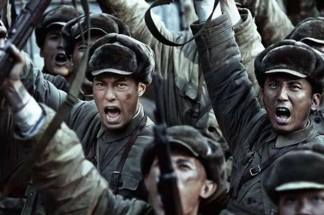 轰炸|志愿军拦住美军退路,遭遇百余架次轰炸,战士在阵地睡觉无一伤亡