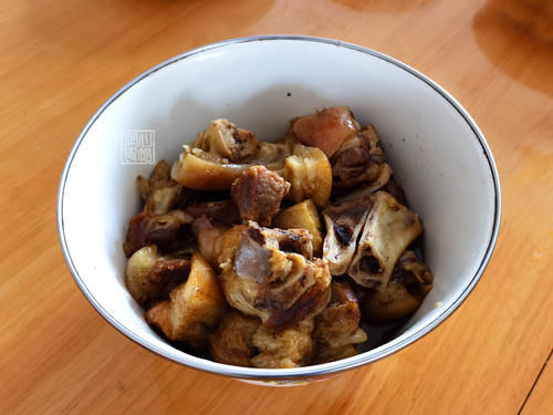 年前去乡下大姨家做客,最后一道菜上桌时我懵了:这是什么习俗?