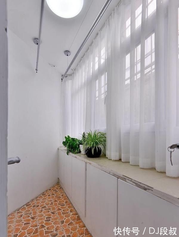 餐厅|70后阿姨的独居生活:花2万改造破房,40㎡的家,暖哭了许多网友