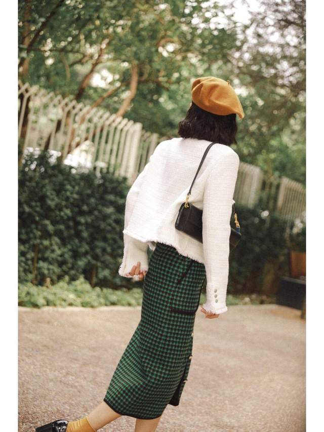 小个子|法式复古怎么穿?小香风外套+绿色格子半身裙,复古又有气质