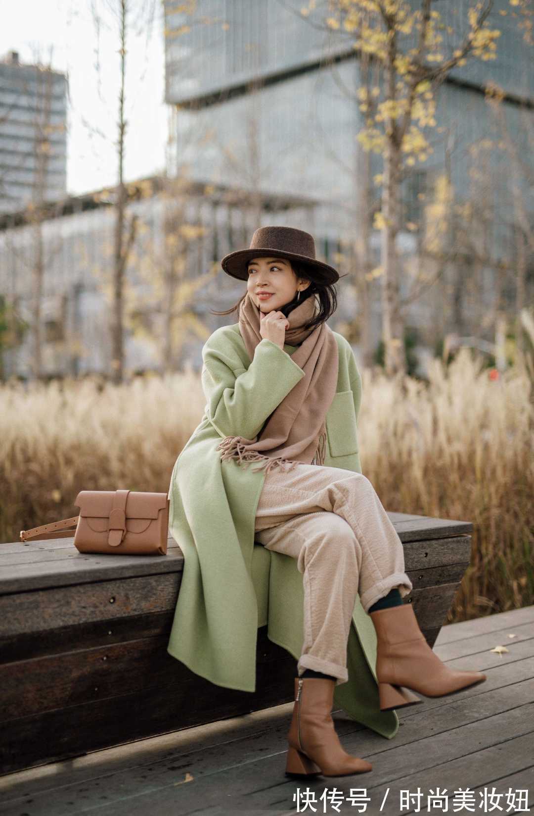 9分裤 “打底裤”已经过时了,今年穿直筒9分裤配短靴,高级保暖显腿长