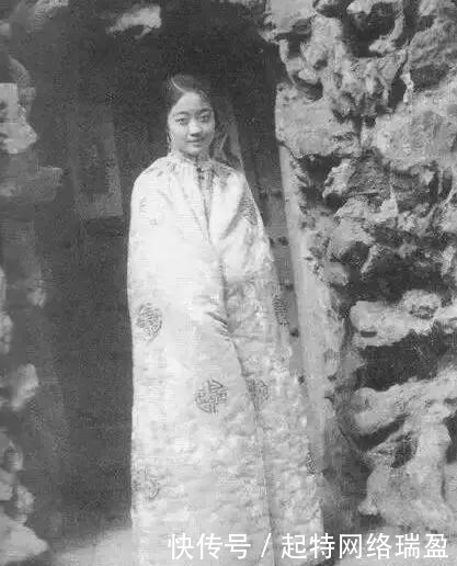 岁入|她17岁入宫做了皇后,41岁孤独离世
