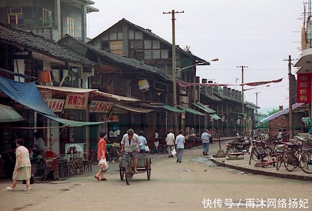 外国游客街拍集锦,二十年前的市井生活,几代人难忘的记忆