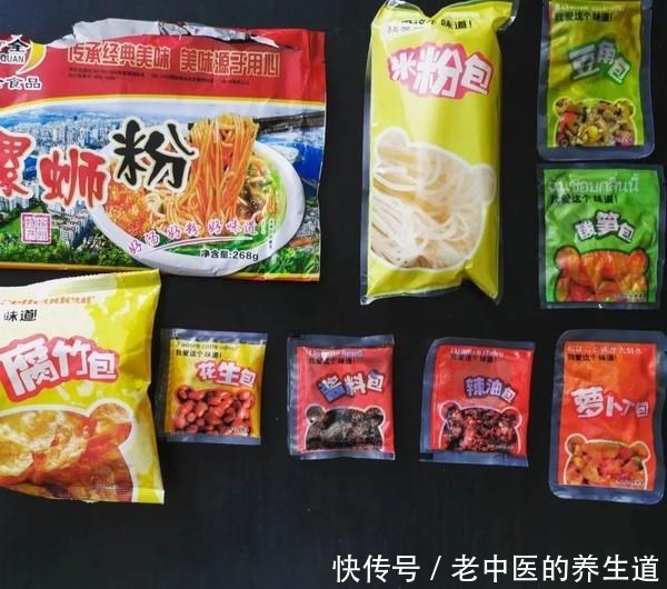 花了999元吃出来一篇螺蛳粉测评后,我成了螺蛳粉十级学者!