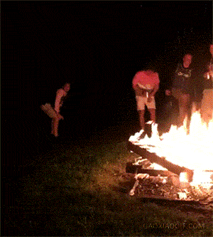 |搞笑GIF段子：不是说女追男隔层纸吗？这也太好追了吧，哈哈哈哈