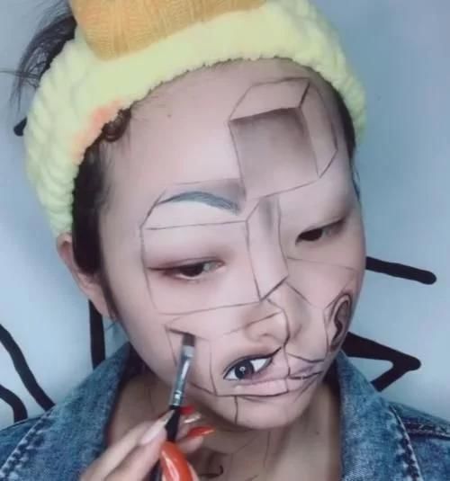 成品|小姐姐脸上画“五官分离妆”,开始感觉被骗了,看到成品被吓一跳