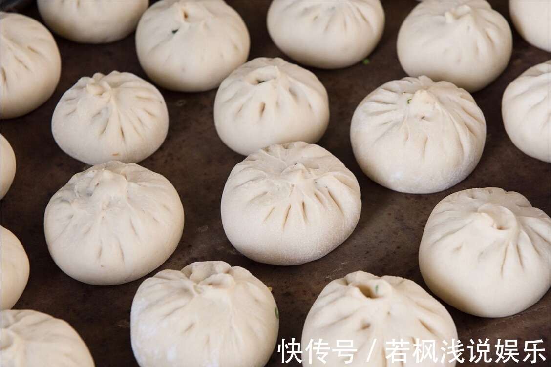松软|蒸包子,万不可直接上锅蒸,牢记3个诀窍,包子鲜嫩松软,不塌陷