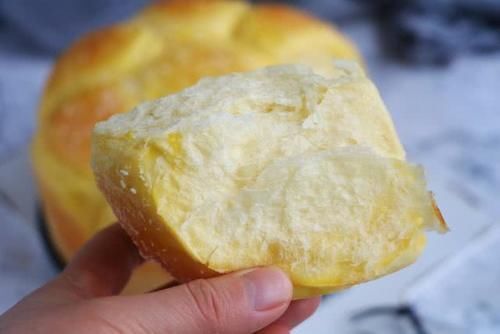 在家做面包,不用烤箱不用黄油,又软又拉丝,学会别再买面包吃了