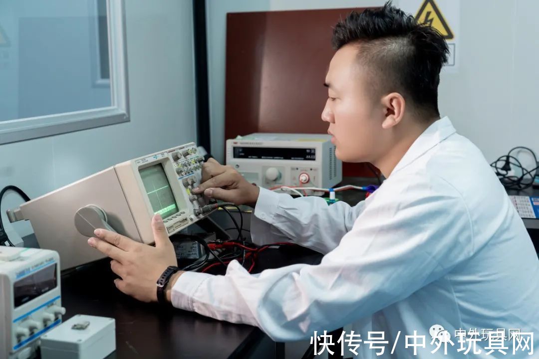电压|“电动玩具禁用碱性电池”？