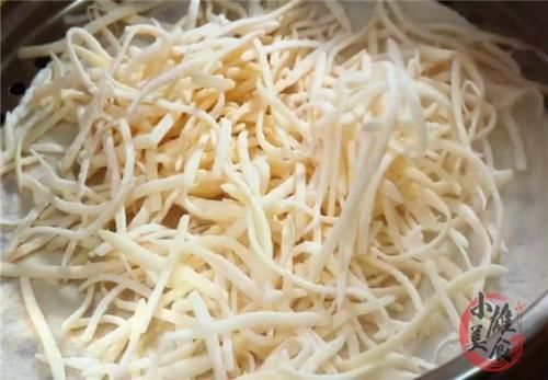 土豆丝还能上锅蒸大厨教你蒸土豆独特做法,一次蒸10个不够吃