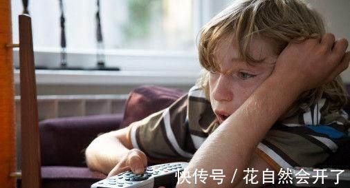 电视|“妈妈,我在看五分钟”,三位妈妈的回答,看出孩子的教育差距