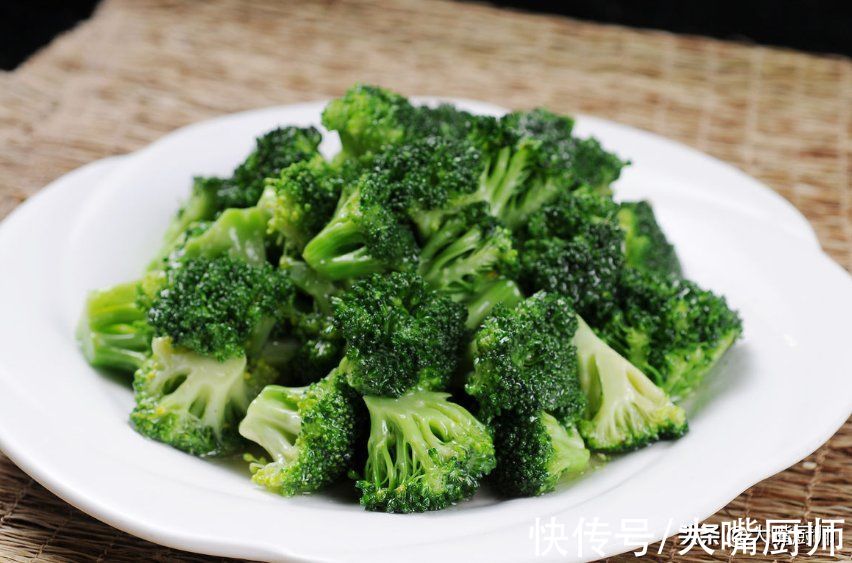 老师傅|炒西蓝花最忌焯水,老师傅教你一招,出锅鲜嫩翠绿,营养还入味
