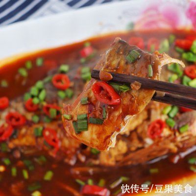 这道年夜饭必备家常红烧鲫鱼简单快手，超下饭