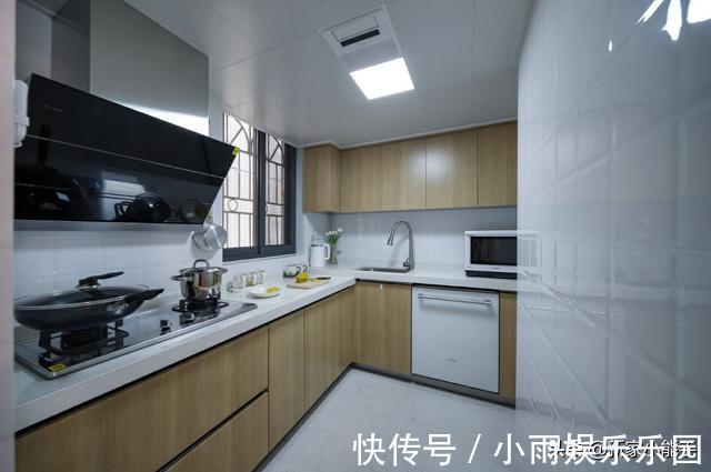 客餐厅|看了他家才知道,全屋刮大白,没安装吊顶不做电视墙,极简又耐看