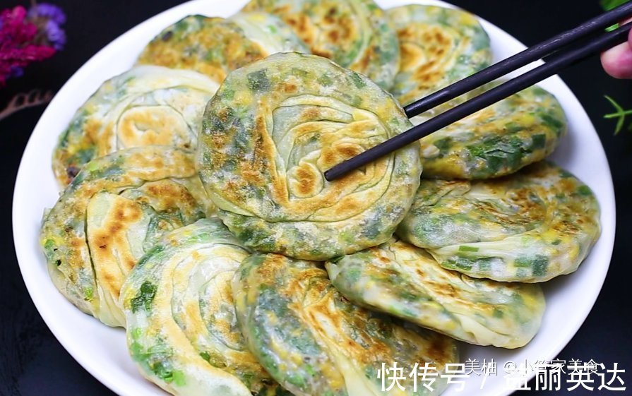 省时|韭菜馅饼学会这样做,不用发面省时省力又好吃,皮薄馅大凉了不硬
