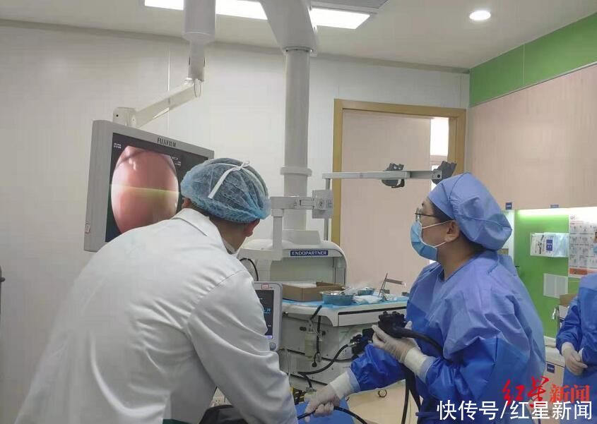 惊险！7月龄男婴吞下一枚开口别针卡在食道口，针尖还朝下