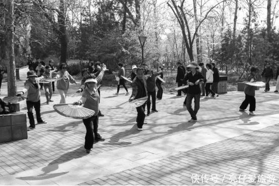 中年|越南游客来中国旅游什么都好，唯一这个现象，我看了非常震撼