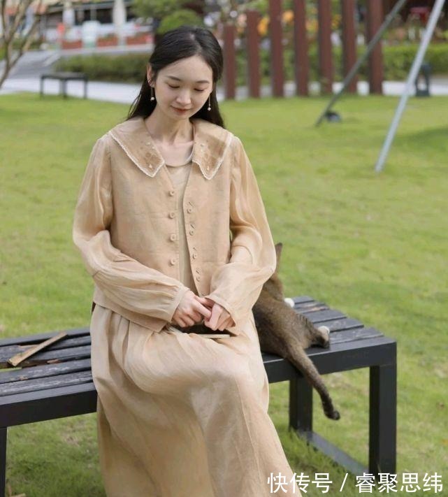 视觉效果 女人的服装穿搭很有讲究,可以穿上精致的裙装,轻松成为优雅女人