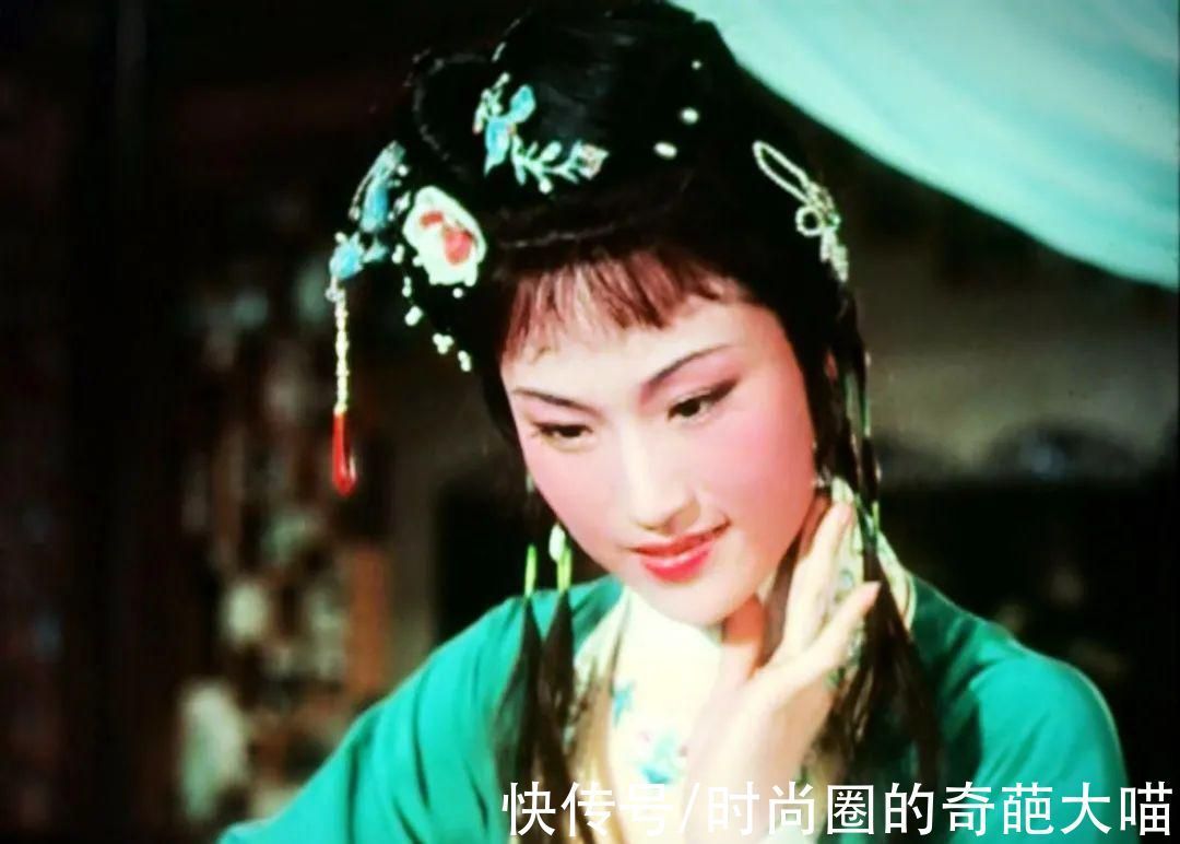 越剧&王文娟94岁风韵犹存,穿搭优雅又素净,骨子里就透出黛玉的温柔劲