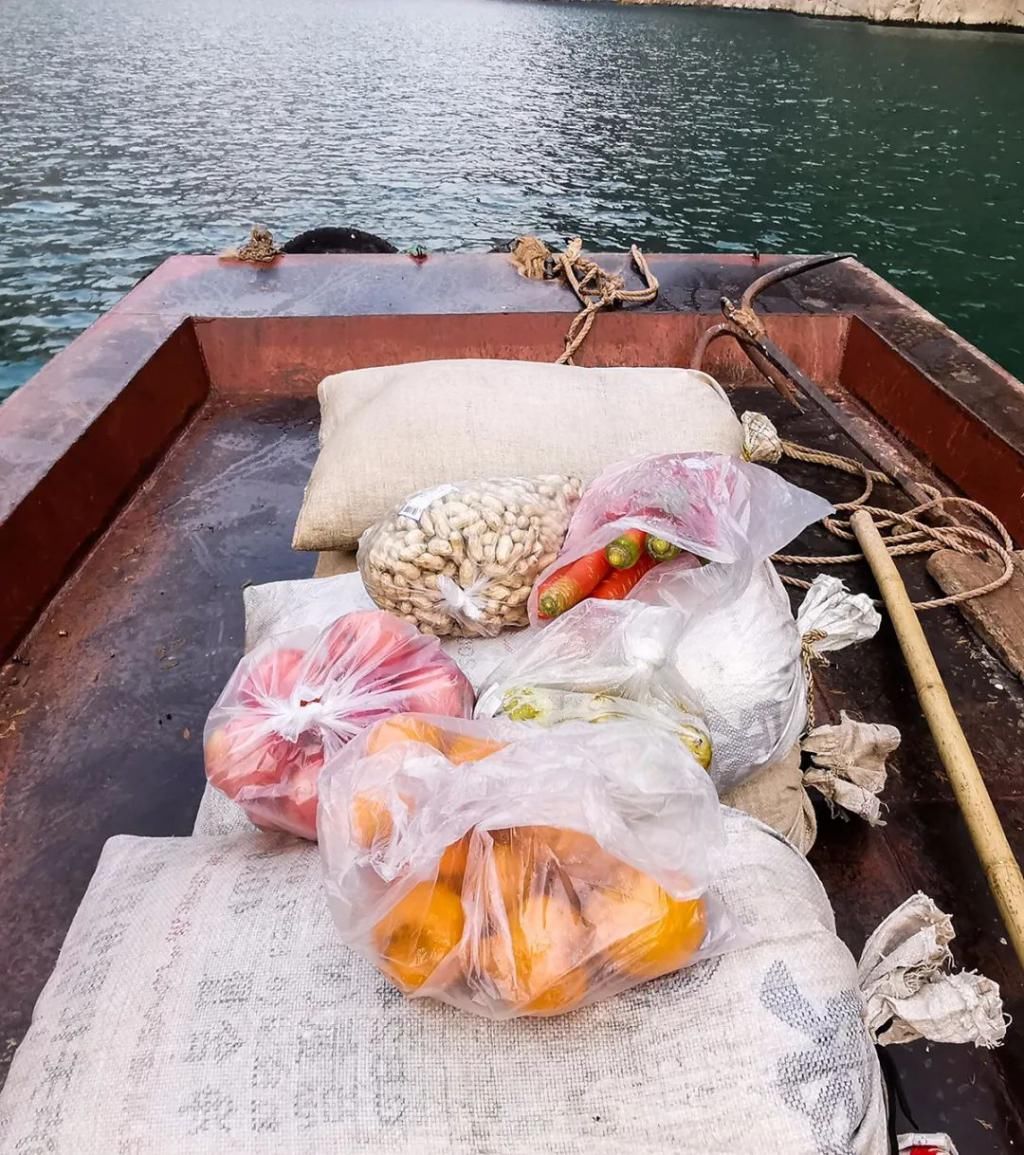 中年|巫山为小三峡猕猴送过年货