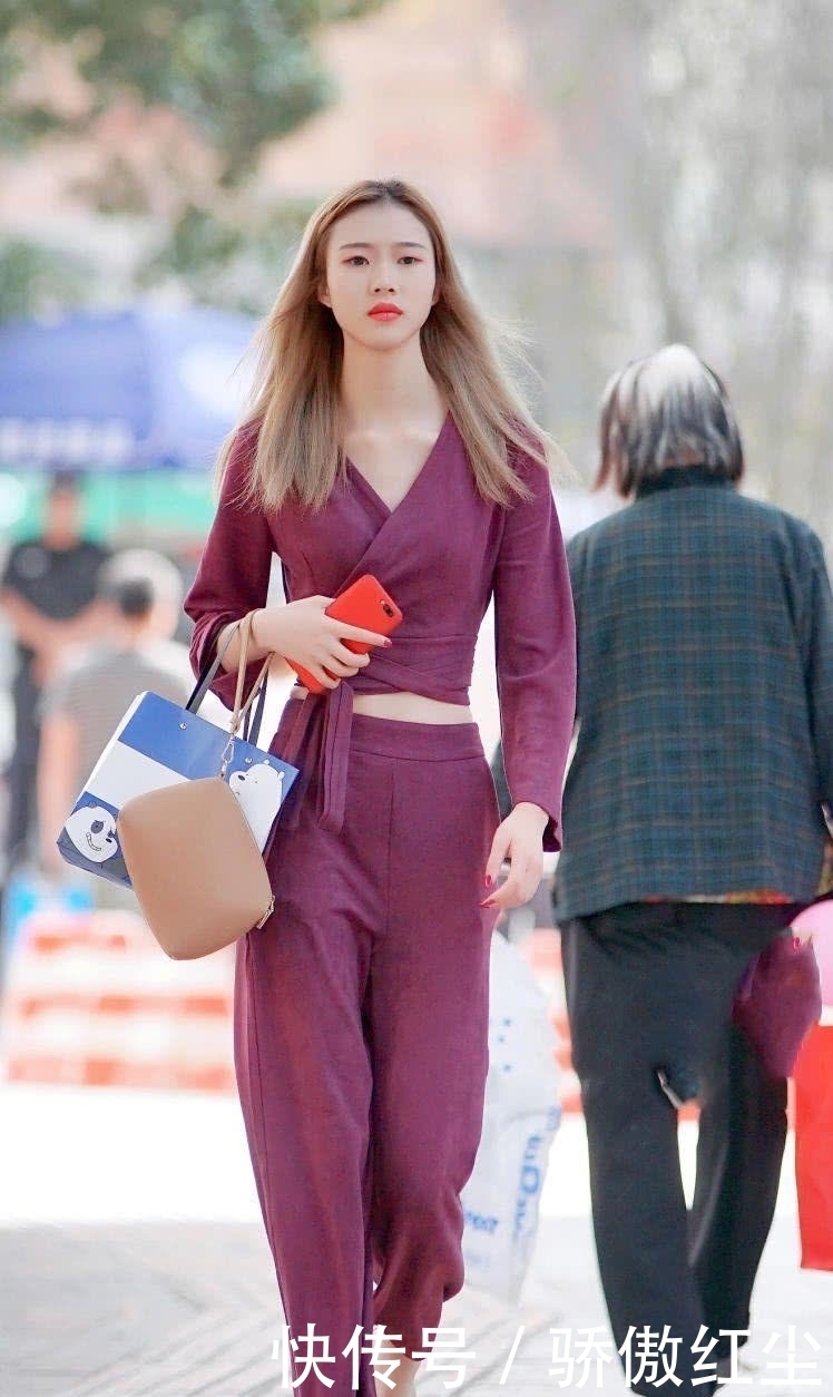 街拍: 干净清爽的气质, 走出超模姿态