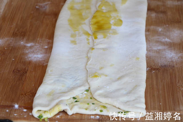 夏天就馋这个饼,不发面不烫面,柔软层次多,外面要10块一斤