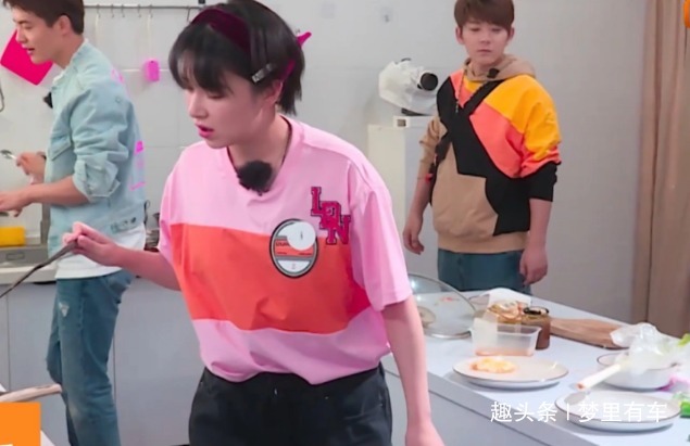 阚清子被热油溅到疼得大叫, 谁注意刘涛冲进来说的 太寒心啦