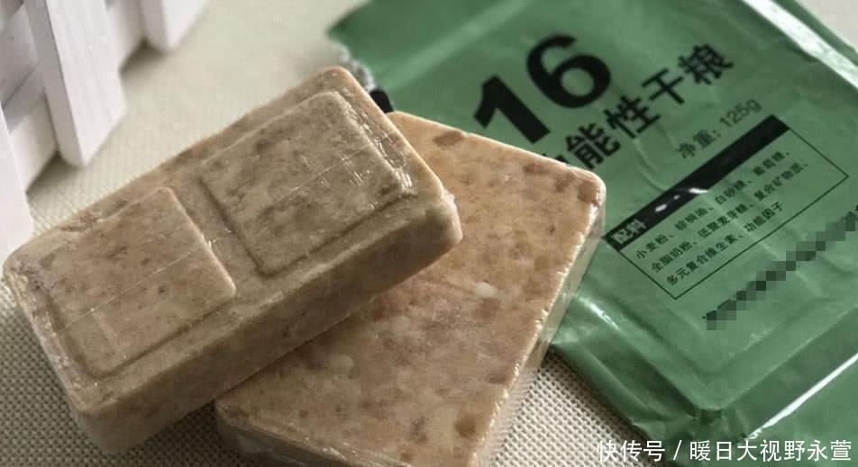 压缩饼干为什么能管饱小伙将它放在水里煮半小时，恍然大悟