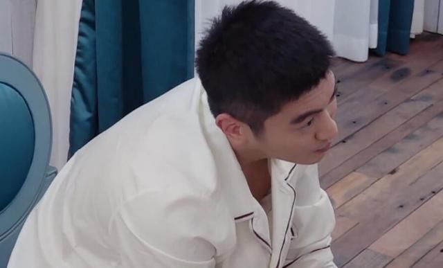 杜江给妻子洗脚,洗完还要亲吻脚丫,霍思燕都忍不住说很“作”