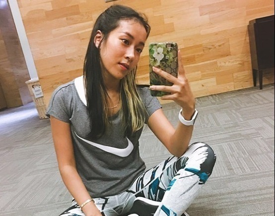 吉克雋逸首次曬出自己的家,家里隨便一張椅子,上面都有繡花雕刻!